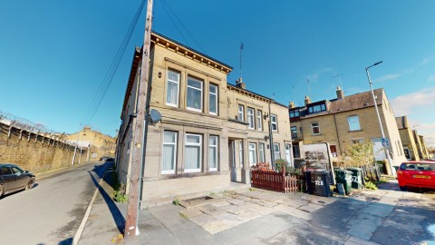 View Full Details for Flat 7, 328 Thornton Road, Bradford, BD8 8LD